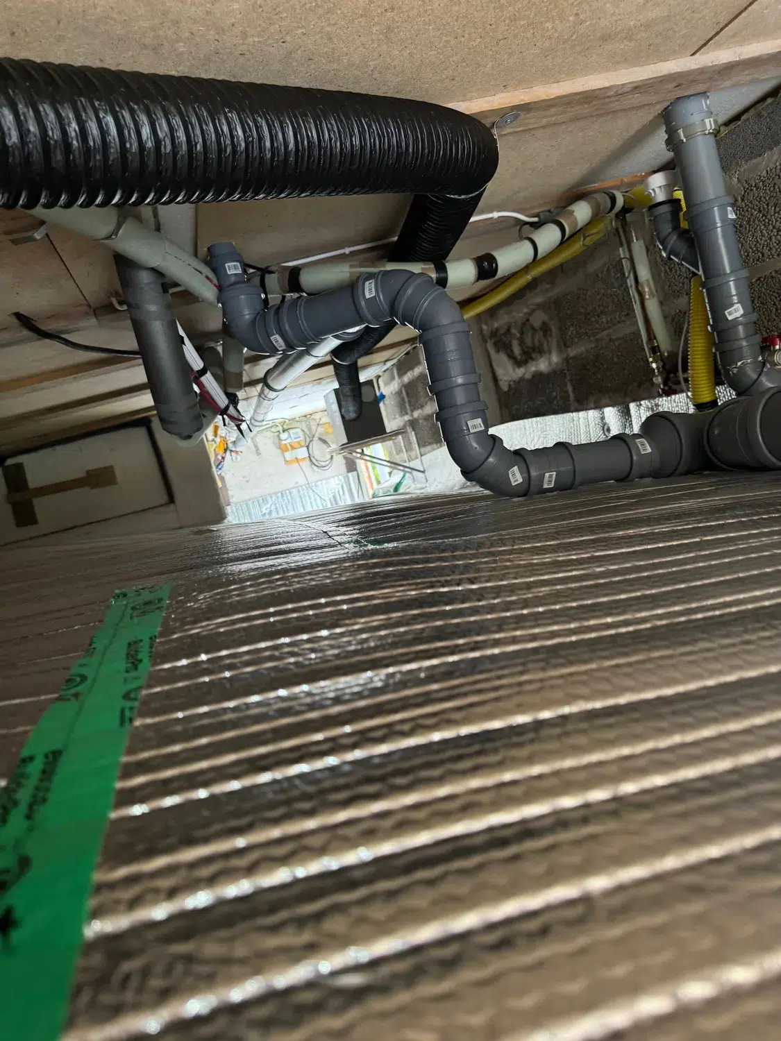 Mögelsanering, avfuktning, ventilation, luktsanering, syllbyte och ventilerade golv i Stockholm